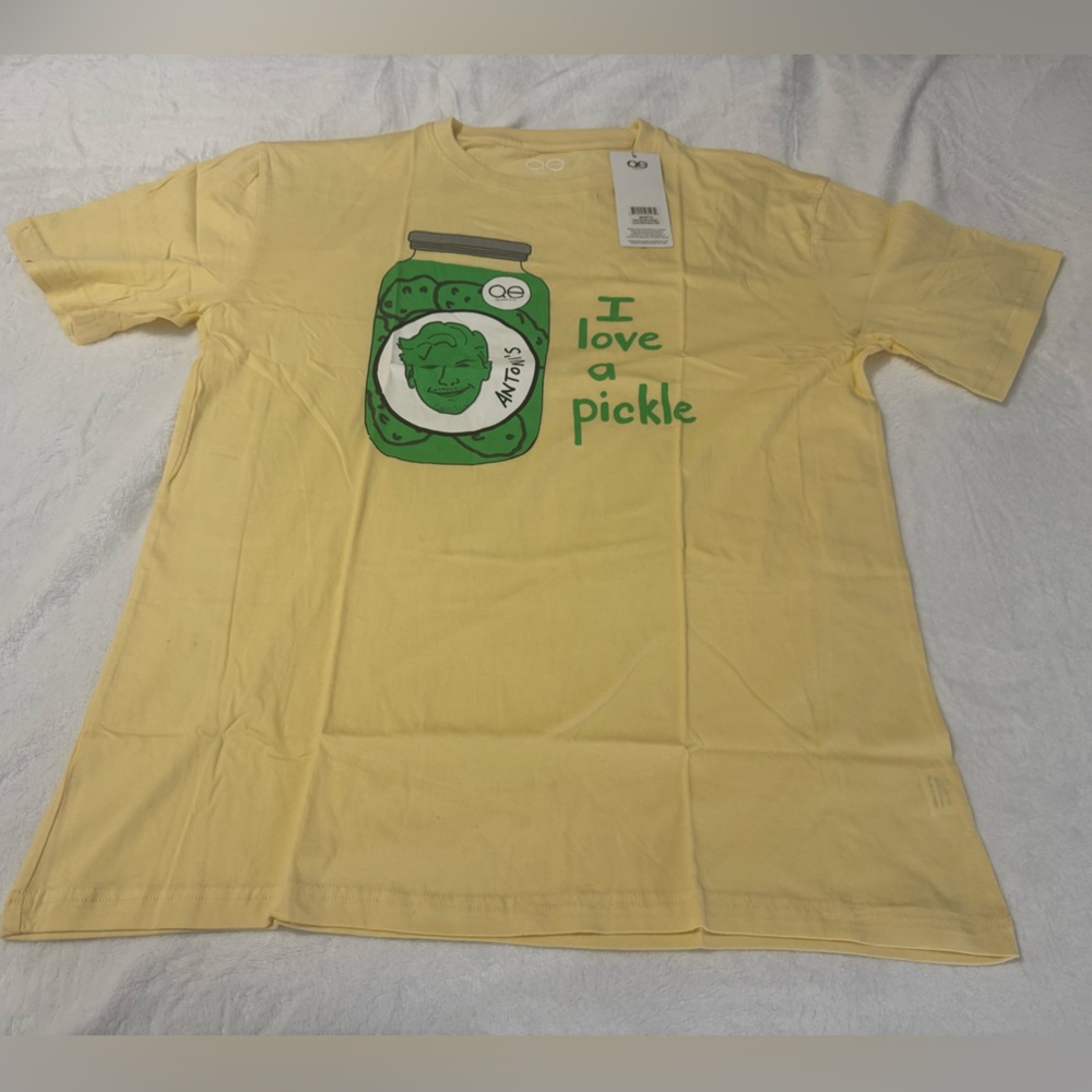Queer Eye Antonio’s I Love A Pickle Graphic Tee - Picture 2 of 8